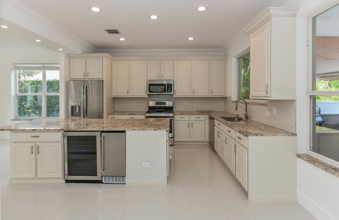 Active With Contract: $999,000 (5 beds, 4 baths, 3212 Square Feet)