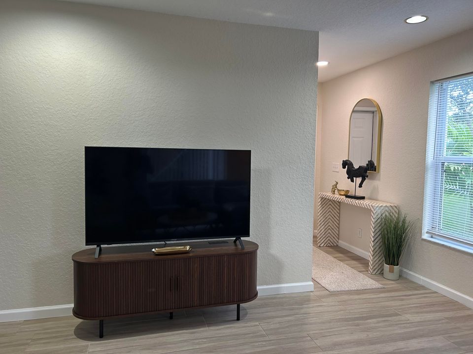 For Rent: $6,499 (3 beds, 2 baths, 1640 Square Feet)