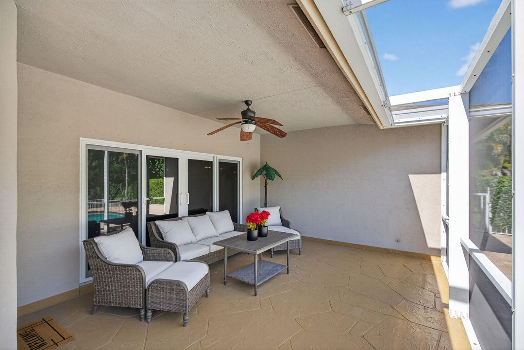 Под контрактом: $929,900 (4 спален, 2 ванн, 2136 Квадратных фут)