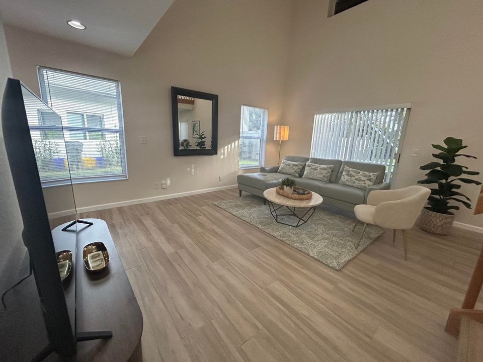 For Rent: $6,499 (3 beds, 2 baths, 1640 Square Feet)