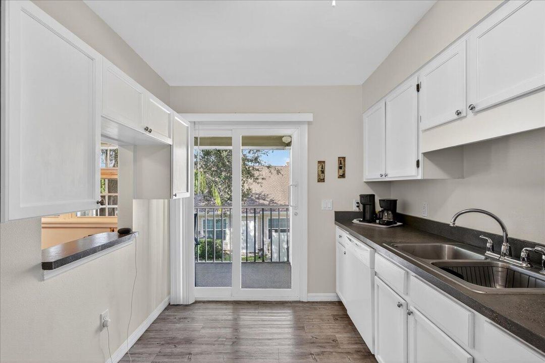 На продажу: $169,900 (2 спален, 3 ванн, 1460 Квадратных фут)