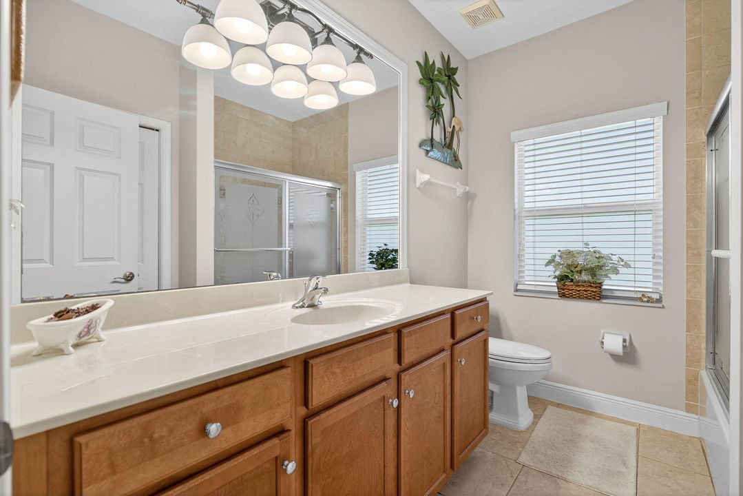 Под контрактом: $929,900 (4 спален, 2 ванн, 2136 Квадратных фут)