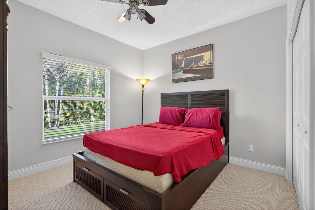 Под контрактом: $929,900 (4 спален, 2 ванн, 2136 Квадратных фут)