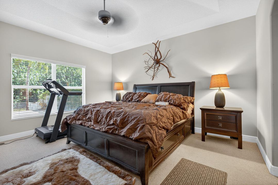 Под контрактом: $929,900 (4 спален, 2 ванн, 2136 Квадратных фут)