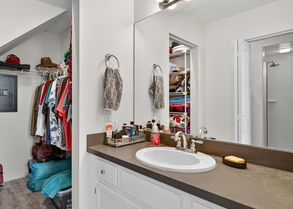 На продажу: $169,900 (2 спален, 3 ванн, 1460 Квадратных фут)