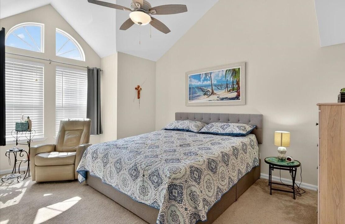 На продажу: $169,900 (2 спален, 3 ванн, 1460 Квадратных фут)