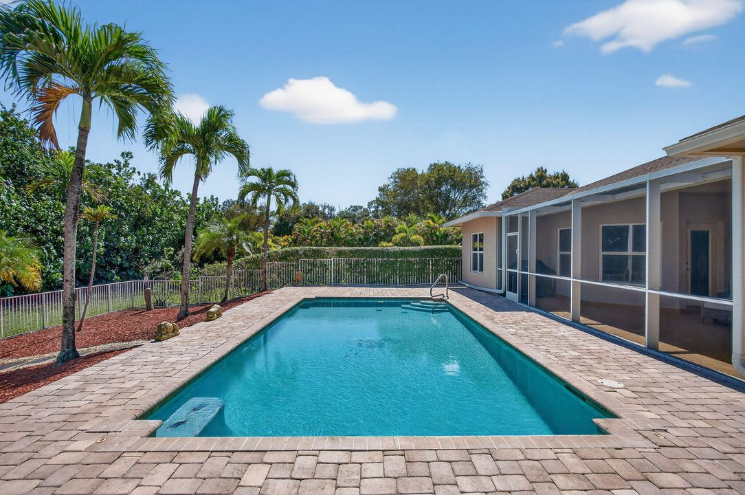 Под контрактом: $929,900 (4 спален, 2 ванн, 2136 Квадратных фут)