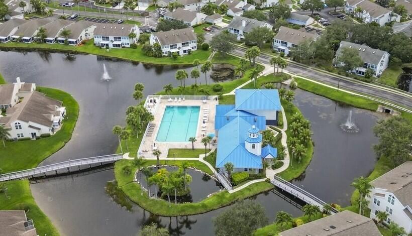 На продажу: $169,900 (2 спален, 3 ванн, 1460 Квадратных фут)