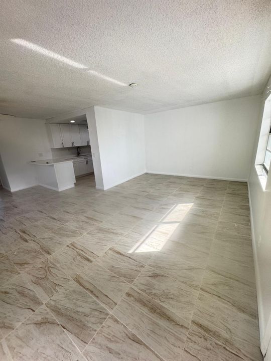 For Rent: $1,700 (1 beds, 1 baths, 760 Square Feet)