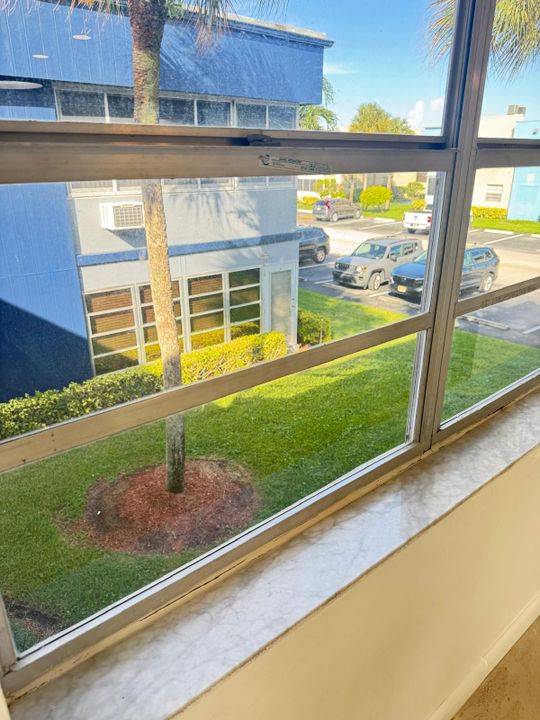 For Rent: $1,700 (1 beds, 1 baths, 760 Square Feet)