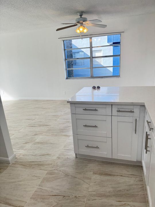 For Rent: $1,700 (1 beds, 1 baths, 760 Square Feet)