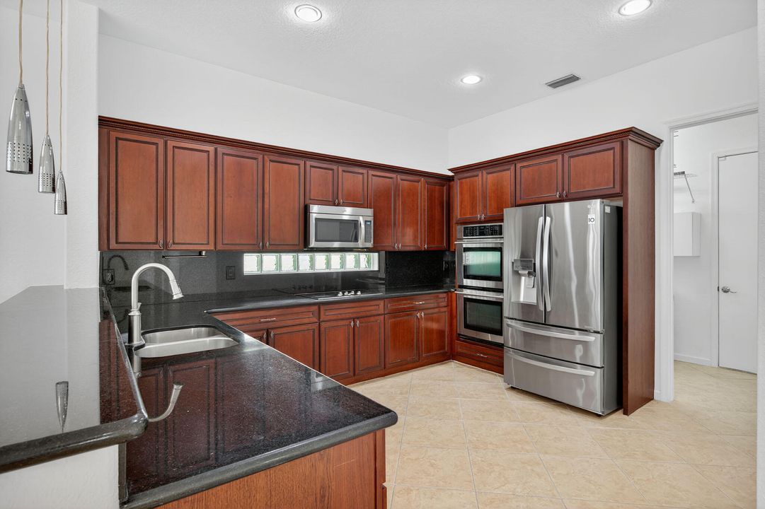 Active With Contract: $659,900 (5 beds, 3 baths, 3119 Square Feet)