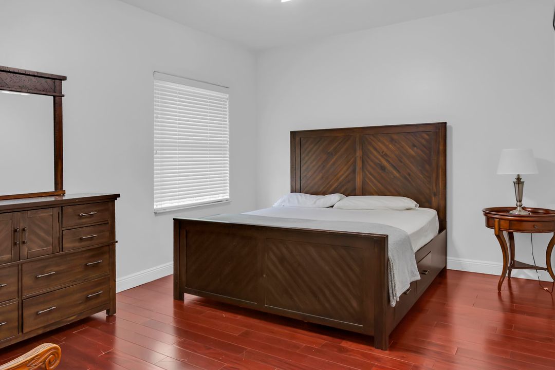 En Renta: $7,000 (7 camas, 3 baños, 4612 Pies cuadrados)