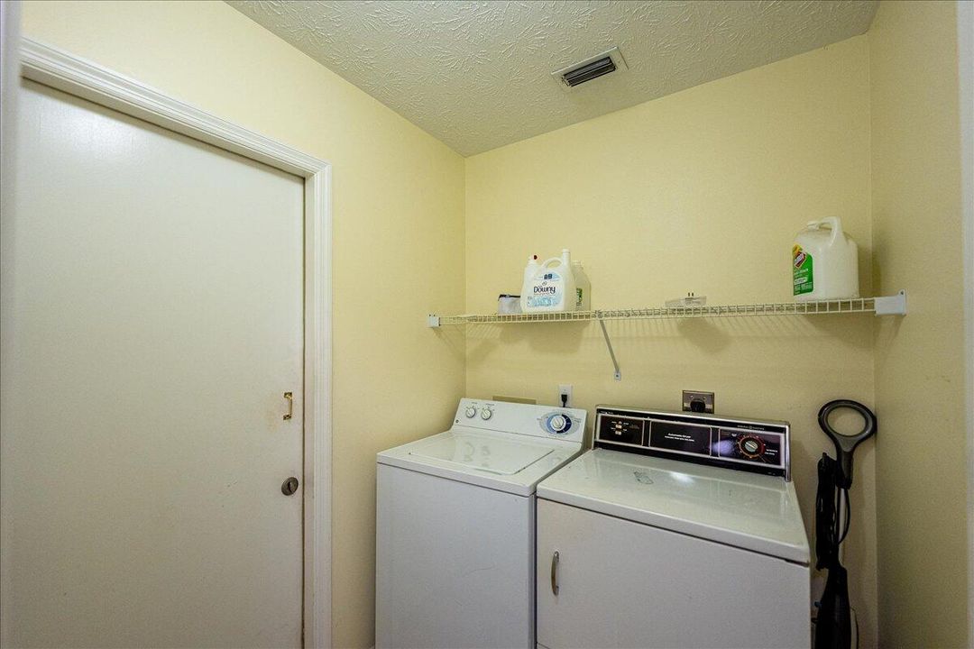 En Venta: $330,000 (3 camas, 2 baños, 1403 Pies cuadrados)