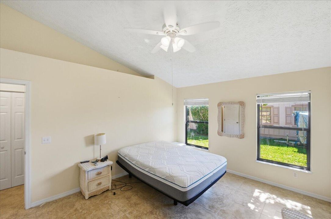 En Venta: $330,000 (3 camas, 2 baños, 1403 Pies cuadrados)