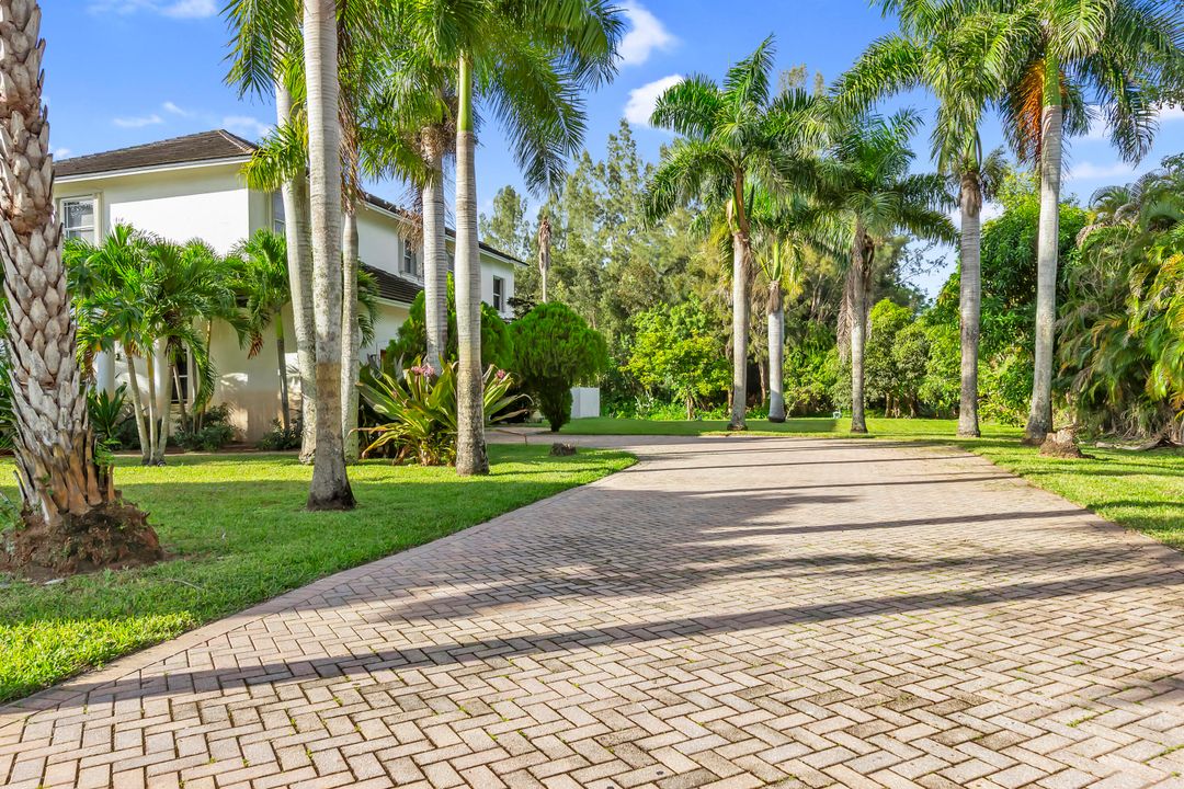 En Renta: $7,000 (7 camas, 3 baños, 4612 Pies cuadrados)