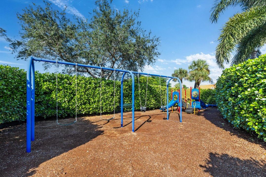 For Sale: $595,000 (3 beds, 2 baths, 1761 Square Feet)