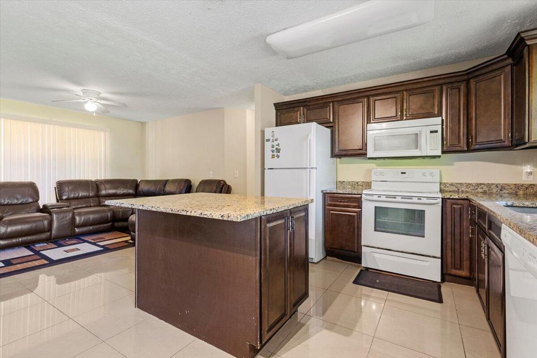 待售: $315,000 (3 贝兹, 2 浴室, 1095 平方英尺)