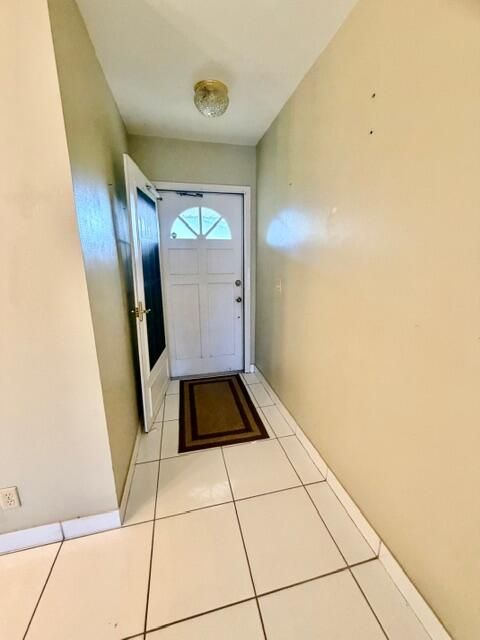 For Sale: $135,000 (2 beds, 2 baths, 895 Square Feet)