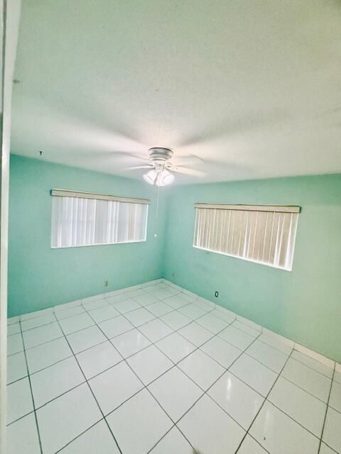 For Sale: $135,000 (2 beds, 2 baths, 895 Square Feet)