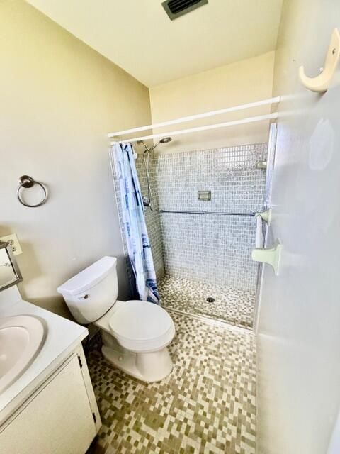 For Sale: $135,000 (2 beds, 2 baths, 895 Square Feet)