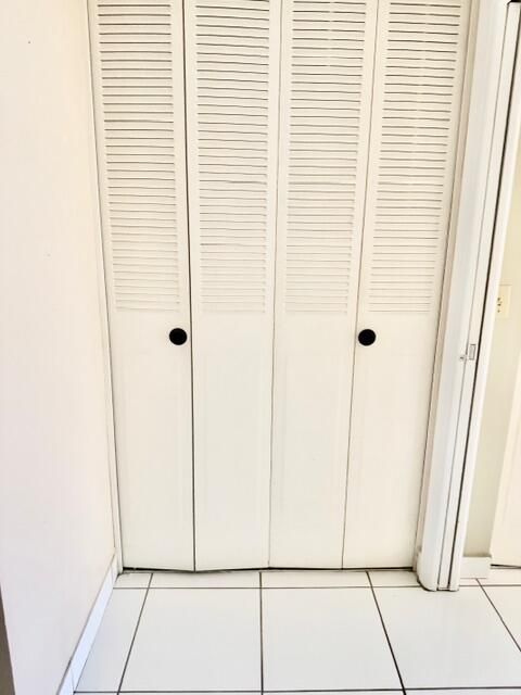 For Sale: $135,000 (2 beds, 2 baths, 895 Square Feet)