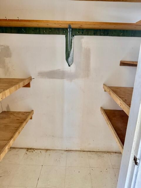 For Sale: $135,000 (2 beds, 2 baths, 895 Square Feet)