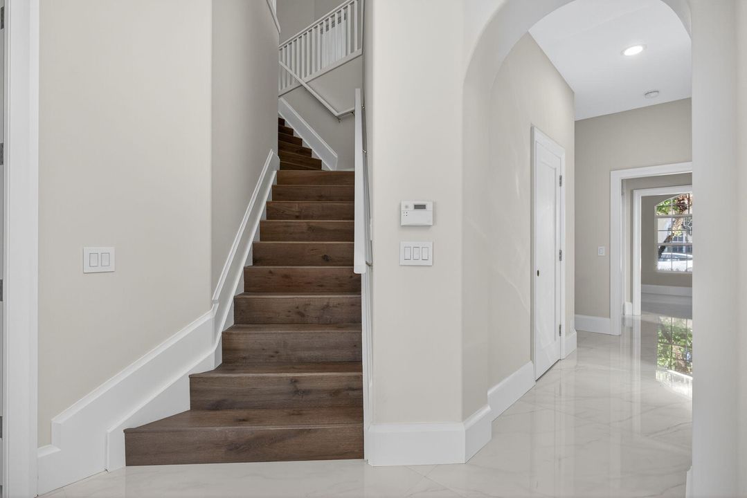 En Venta: $1,995,000 (5 camas, 4 baños, 3039 Pies cuadrados)