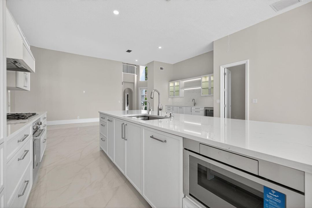 En Venta: $1,995,000 (5 camas, 4 baños, 3039 Pies cuadrados)