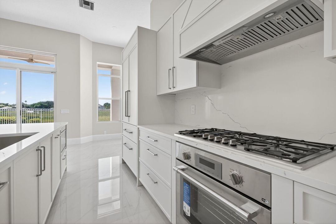 En Venta: $1,995,000 (5 camas, 4 baños, 3039 Pies cuadrados)