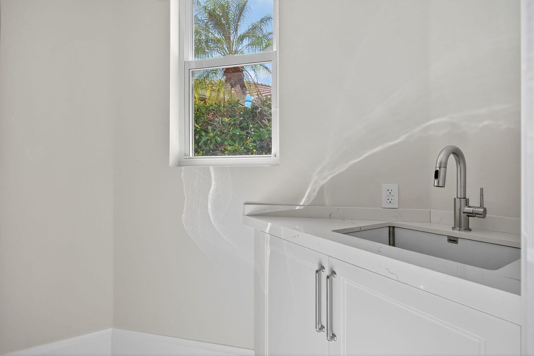 En Venta: $1,995,000 (5 camas, 4 baños, 3039 Pies cuadrados)