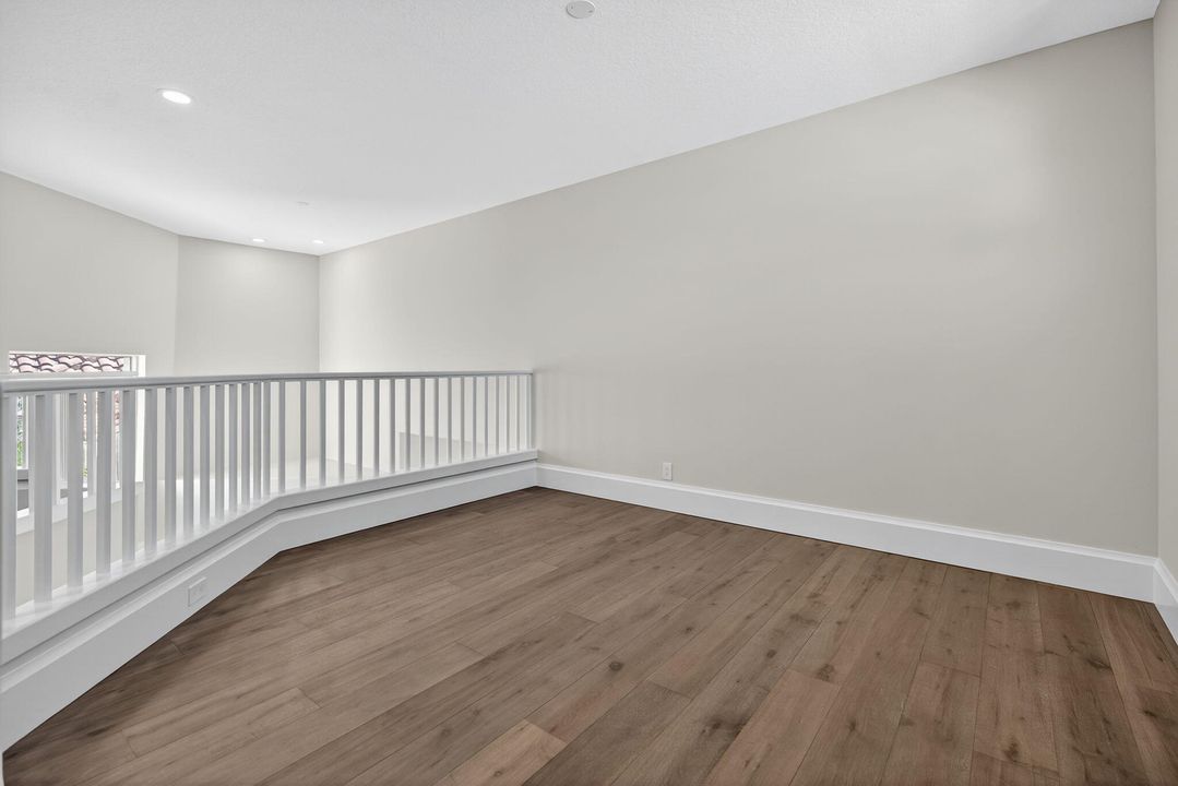 En Venta: $1,995,000 (5 camas, 4 baños, 3039 Pies cuadrados)