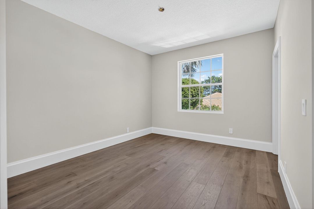 En Venta: $1,995,000 (5 camas, 4 baños, 3039 Pies cuadrados)