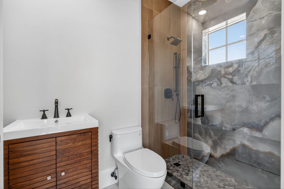 En Venta: $1,995,000 (5 camas, 4 baños, 3039 Pies cuadrados)