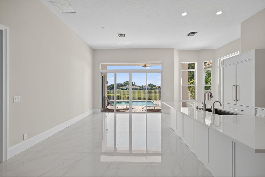 En Venta: $1,995,000 (5 camas, 4 baños, 3039 Pies cuadrados)