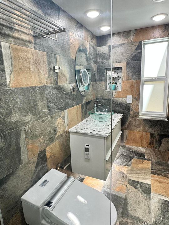 For Sale: $249,500 (2 beds, 2 baths, 1040 Square Feet)