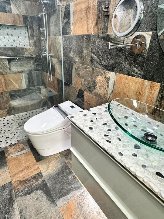 For Sale: $249,500 (2 beds, 2 baths, 1040 Square Feet)