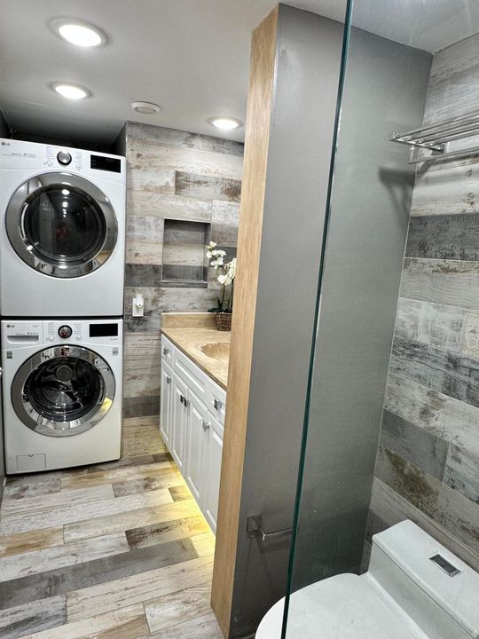 For Sale: $249,500 (2 beds, 2 baths, 1040 Square Feet)