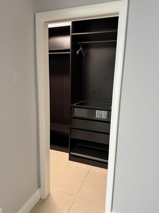 For Sale: $249,500 (2 beds, 2 baths, 1040 Square Feet)