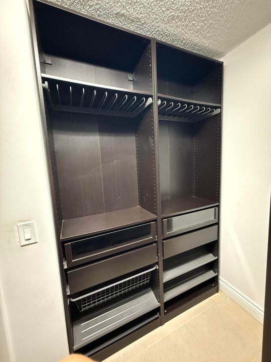 For Sale: $249,500 (2 beds, 2 baths, 1040 Square Feet)