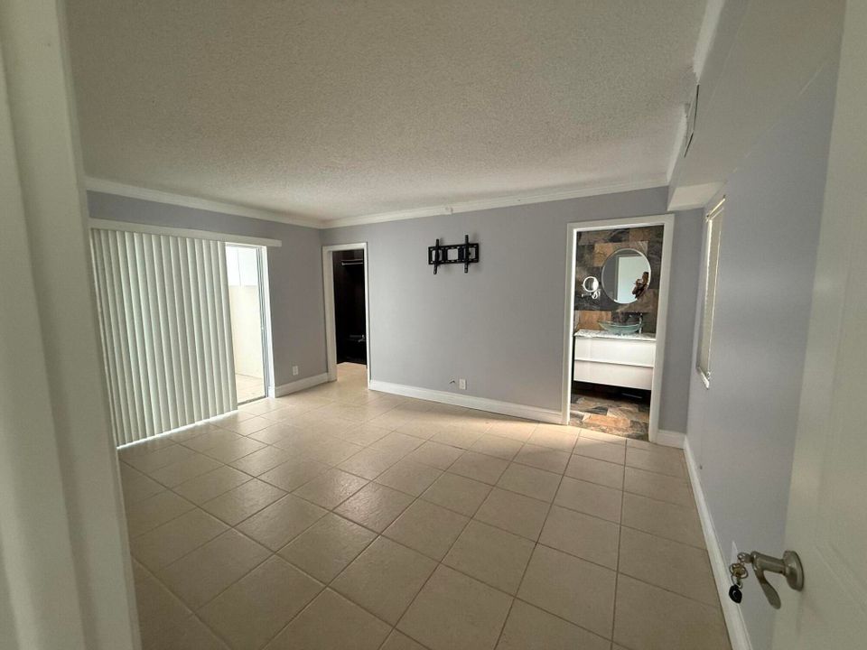 For Sale: $249,500 (2 beds, 2 baths, 1040 Square Feet)