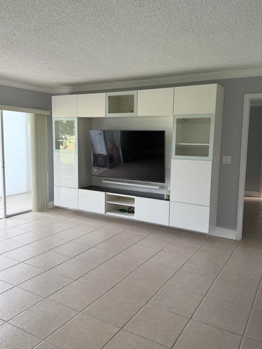 For Sale: $249,500 (2 beds, 2 baths, 1040 Square Feet)