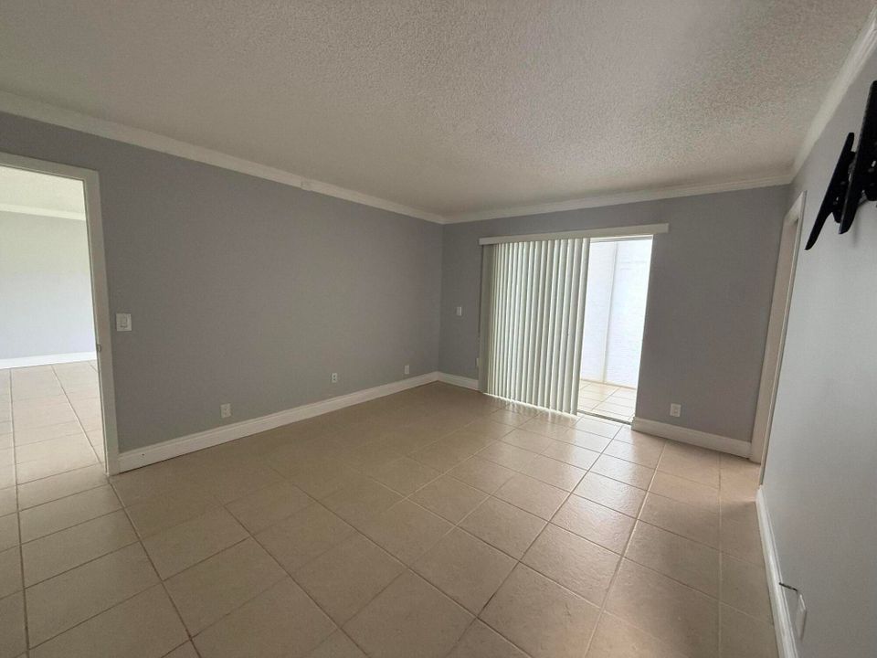 For Sale: $249,500 (2 beds, 2 baths, 1040 Square Feet)