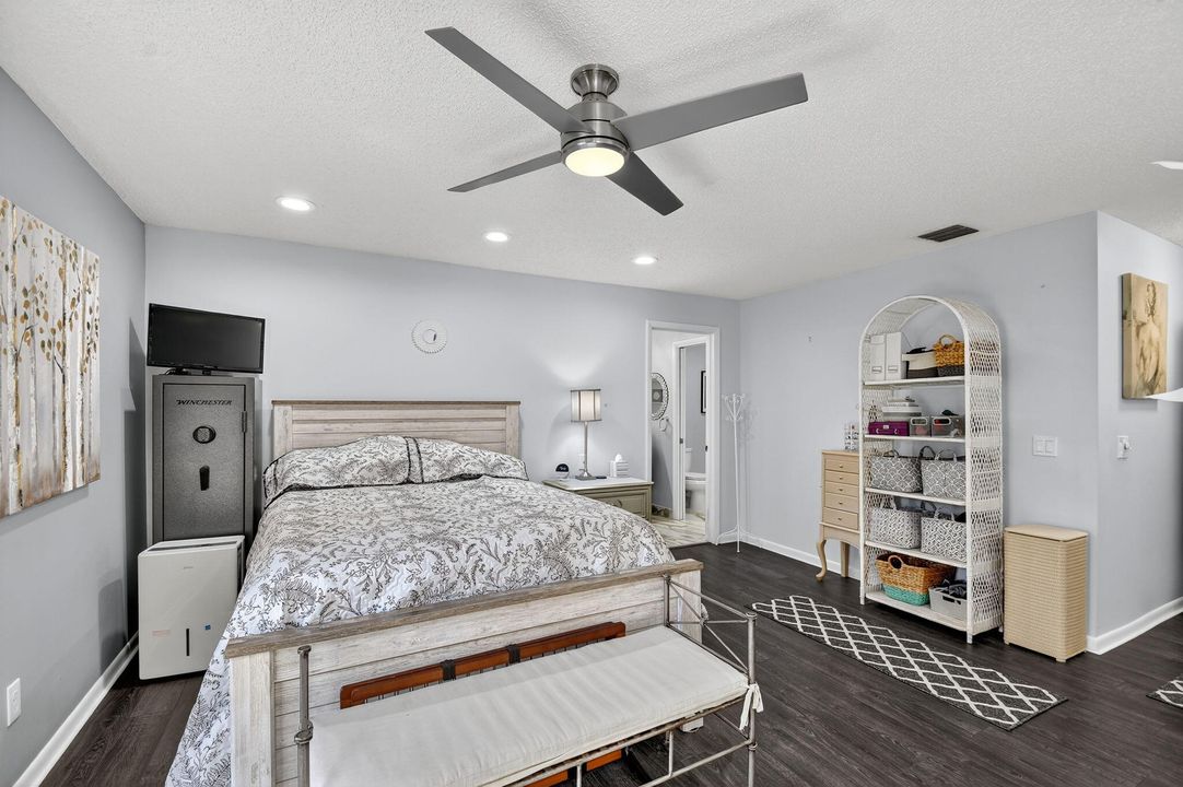 合同活跃: $329,000 (3 贝兹, 2 浴室, 2046 平方英尺)