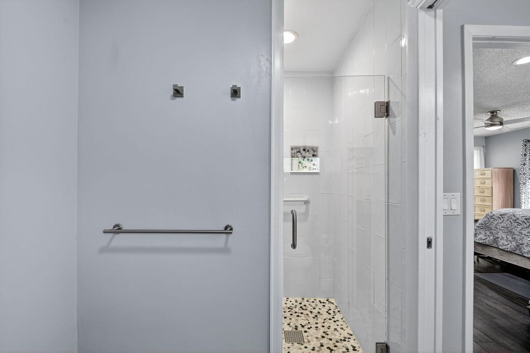 合同活跃: $329,000 (3 贝兹, 2 浴室, 2046 平方英尺)