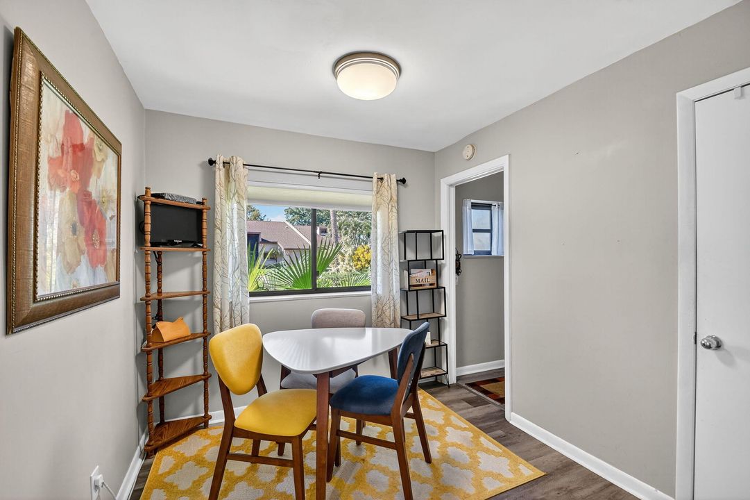 合同活跃: $329,000 (3 贝兹, 2 浴室, 2046 平方英尺)