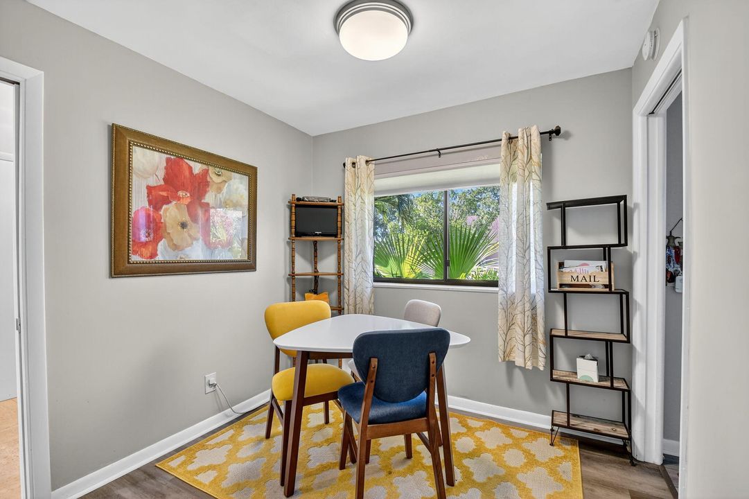 合同活跃: $329,000 (3 贝兹, 2 浴室, 2046 平方英尺)