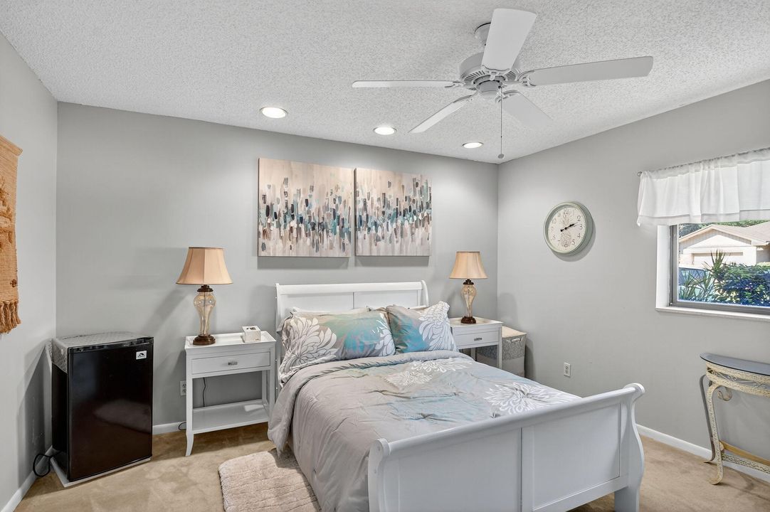 合同活跃: $329,000 (3 贝兹, 2 浴室, 2046 平方英尺)