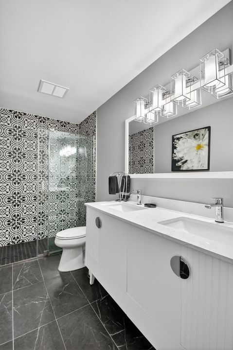 合同活跃: $329,000 (3 贝兹, 2 浴室, 2046 平方英尺)