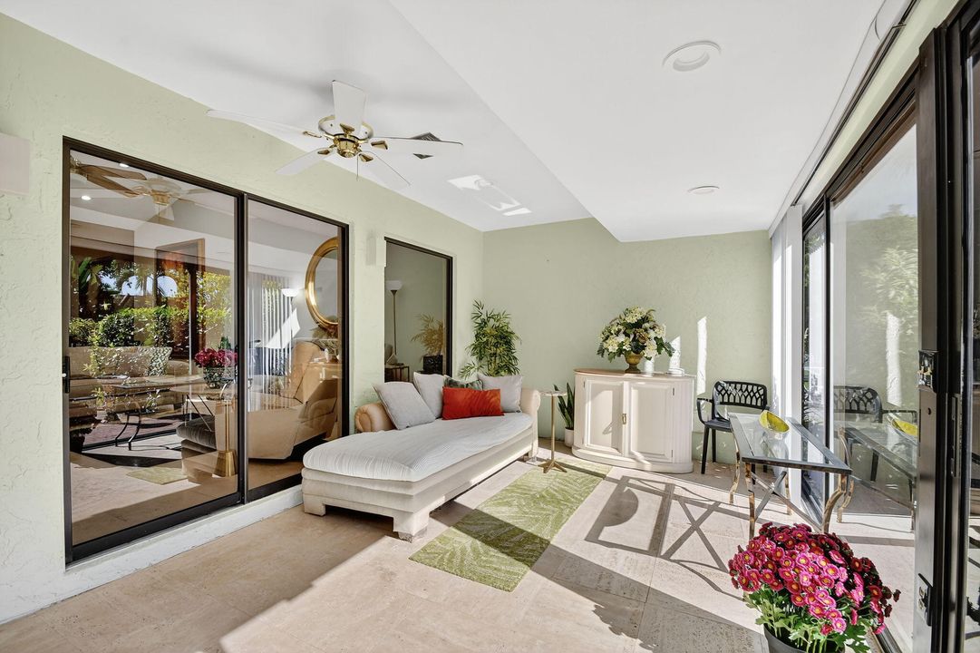 合同活跃: $329,000 (3 贝兹, 2 浴室, 2046 平方英尺)